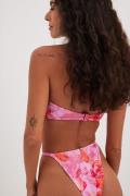 NA-KD Swimwear Bikinitruse med tynne stropper - Multicolor,Flower