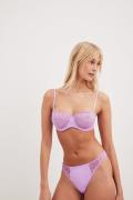 NA-KD Lingerie Mikro g-streng med blonder i siden - Purple