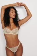 NA-KD Lingerie Blondestringtruse - Beige