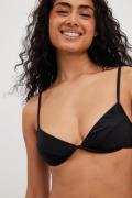 NA-KD Swimwear Bikini-BH med V-bøyle - Black