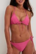 NA-KD Swimwear Bikinitruse med stropper - Pink