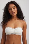 NA-KD Lingerie Bandeau-bikinitopp med blonder - Offwhite