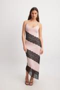 NA-KD Lace Detail Assymetric Dress - Pink