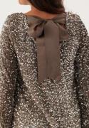 Pieces Pckam Ls Deep Back Bow Dress Morel Detail:silver Sequins  S