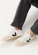 VEJA Volley Sneaker White_black 36