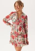 VILA Viemsa L/S SHORT DRESS SHORT D Cloud Dancer Aop:red Rose Flow 34