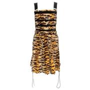 Gull/svart dyreprint ermeløs kjole med snøring
