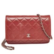 Pre-owned Burgunder skinn Chanel lommebok pa kjede