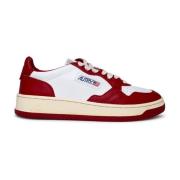 Hvite og røde skinn sneakers