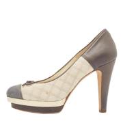 Pre-owned Canvas heels
