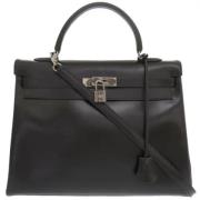 Pre-owned Leather handbags