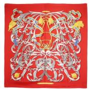 Pre-owned Silk scarves