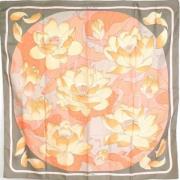 Pre-owned Silk scarves