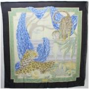 Pre-owned Silk scarves