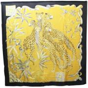 Pre-owned Silk scarves