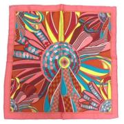 Pre-owned Silk scarves