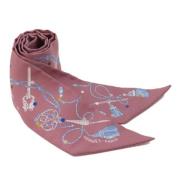 Pre-owned Silk scarves