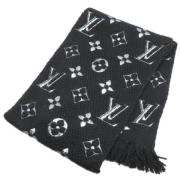 Pre-owned Fabric scarves