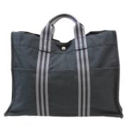 Pre-owned Fabric handbags