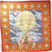 Pre-owned Silk scarves