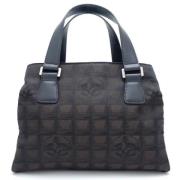 Pre-owned Nylon handbags