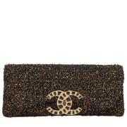 Pre-owned Fabric clutches