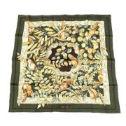 Pre-owned Silk scarves