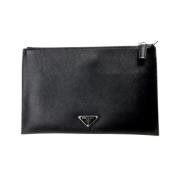 Pre-owned Leather clutches