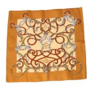 Pre-owned Silk scarves