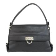 Pre-owned Leather handbags