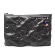 Pre-owned Leather clutches