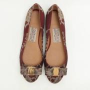 Pre-owned Lace flats