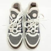 Pre-owned Canvas sneakers