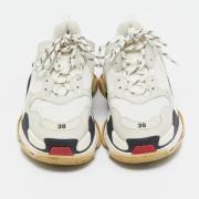 Pre-owned Leather sneakers