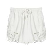 Hvite Broderte Shorts