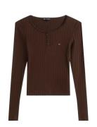 Tjw Slim Sh Irregular Rib Ls Brown Tommy Jeans