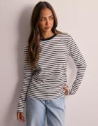 Selected Femme - Svart - Slfessential Ls Striped O-Neck Tee