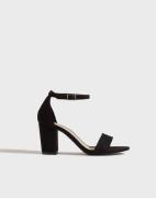 Nelly - Svart - Mid Block Heel Sandal