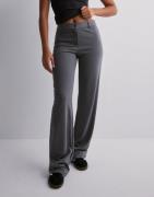 Nelly - Grå - I Love It Low Waist Suit Pants