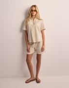 Pieces - Beige - Pcsally Ss Shirt Noos