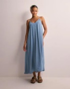 Only - Blå - Onllaia Sl String Long Dnm Dress Qy