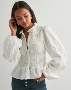 Nelly - Hvit - Flirty Smock Blouse