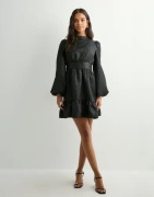 Vero Moda - Svart - Vmsulle New Ls Short Dress Wvn Exp