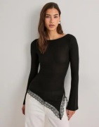 Nelly - Svart - Soft Asymmetric Lace LS Top