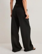 Nelly - Svart - Mid Waist Wide Suit Pants
